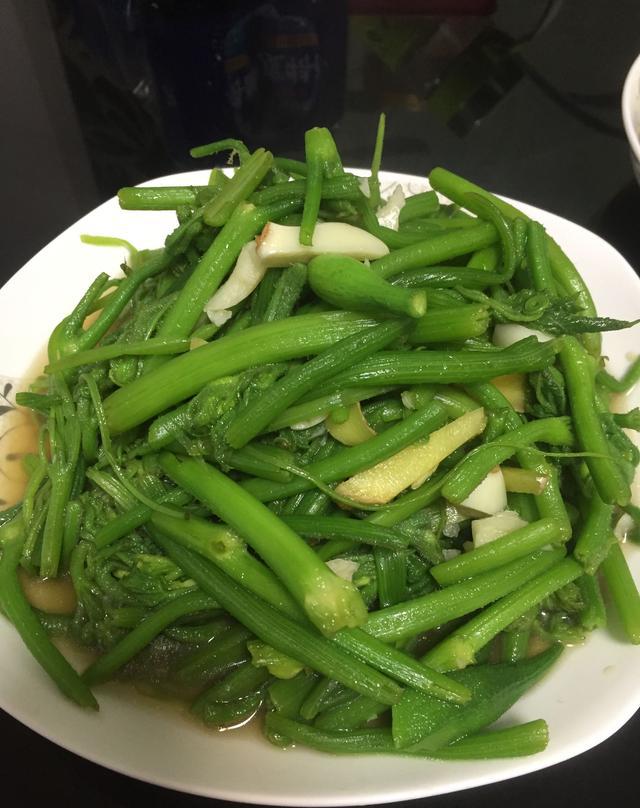 清炒,脆嫩清爽,查阅一下其营养,真真好东西.