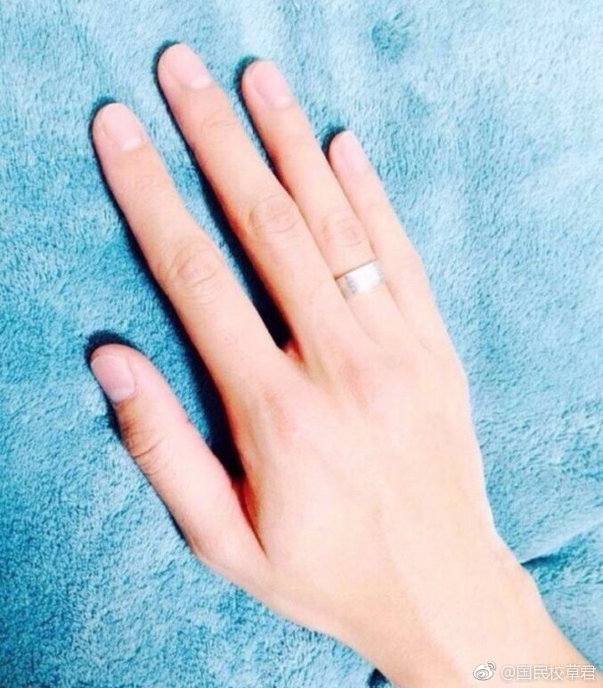 颜值不够拿手来凑手控福利晒晒你喜欢的美手吧