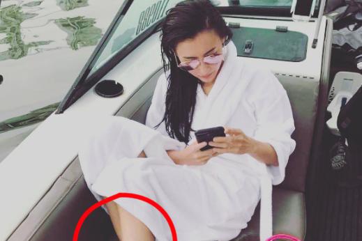 张柏芝玩冲浪大秀美腿,坐姿妖娆,不怕谢霆锋吃醋?