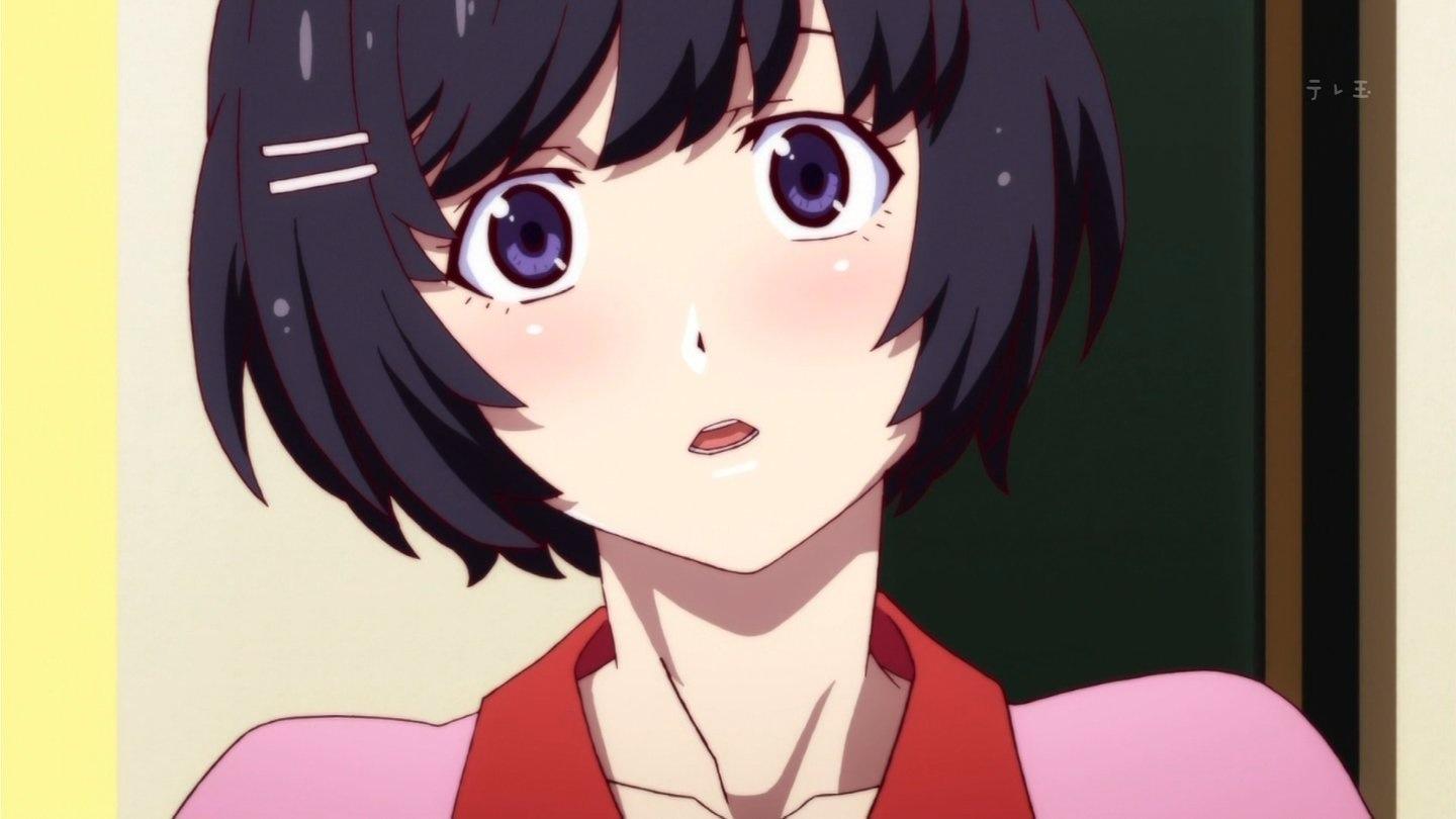 开始戴着现在流行的细框复古眼镜,后来因为"失恋了"而剪成了短发,刘海