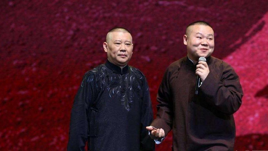 岳云鹏台上大谈师父郭德纲家保姆私房话,郭德纲拦都拦不住!