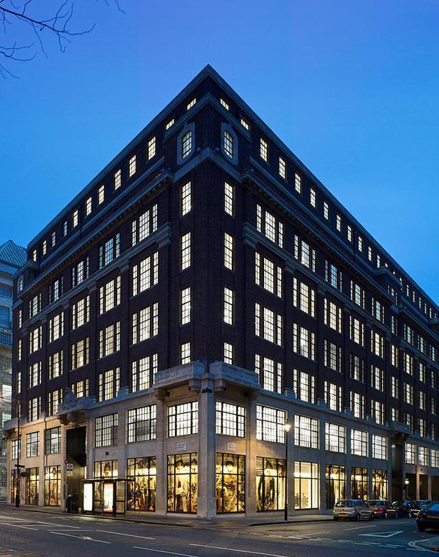 2009年 burberry 总部在伦敦成立2009年 burberry 在纽约总部也成立了