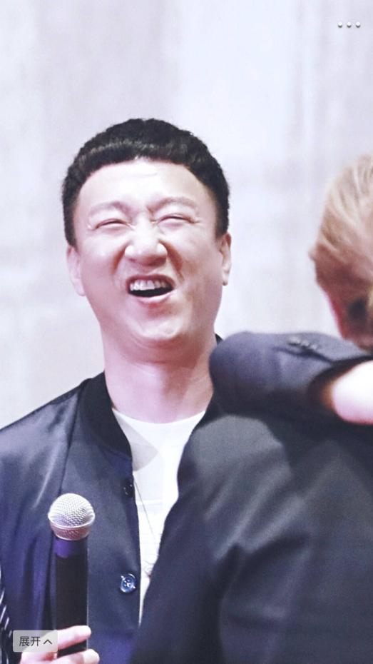 某现场孙红雷被拍笑到没眼睛!自己称被黑,其他照片严重打他脸