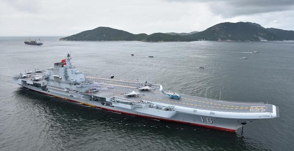 001a的设计还是采用了前苏联"库兹涅佐夫"级航母的滑跃甲板,毕竟是以"