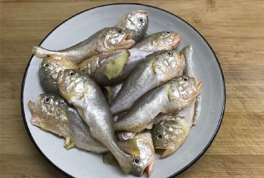 婆婆嫌我不会过日子50元买一盘小鱼端上桌一尝直夸太值了