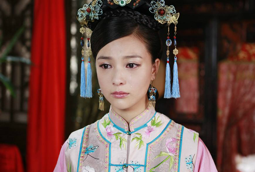 这一位是四福晋金枝的饰演者徐麒雯,她给人的感觉很有灵气,特别是一双