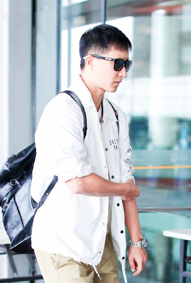 韩庚素颜曝光,身形发福老态明显,最恐怖是发际线