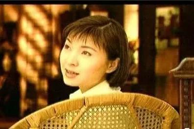 《常回家看看》原唱陈红现状,瘫痪卧床靠喝流