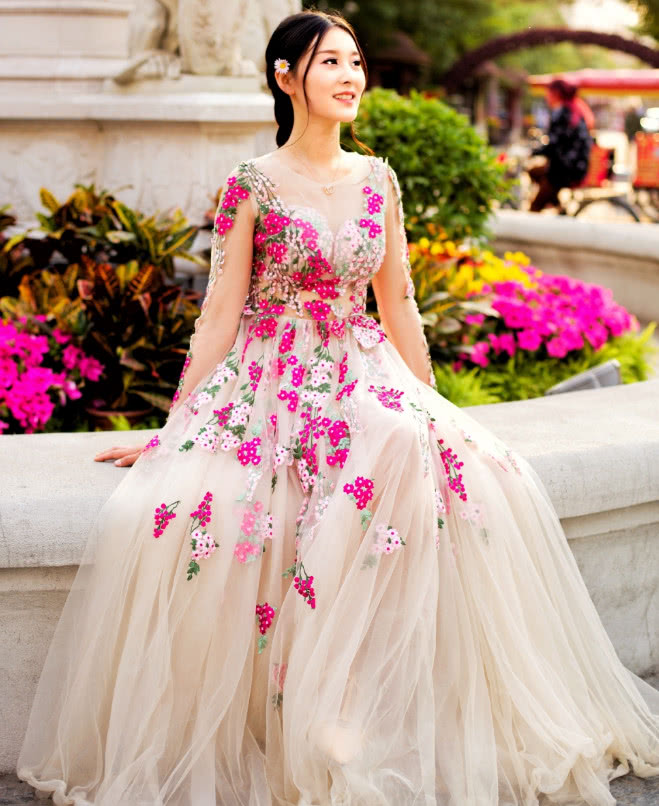 她是郭珊珊,嫁给了"小兵张嘎"谢孟伟,还生下了一个可爱的小儿子,婚后