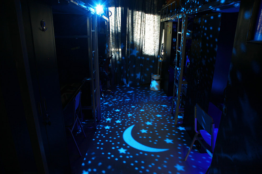 大学生"最奇葩"的寝室装扮,最后一个室友不敢住?网友:太吓人