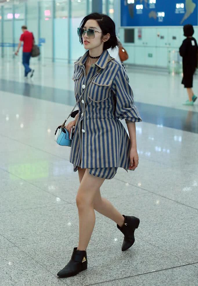 也是丑哭了网友,这大屁股,这小粗腿真是一次失败的穿搭教训