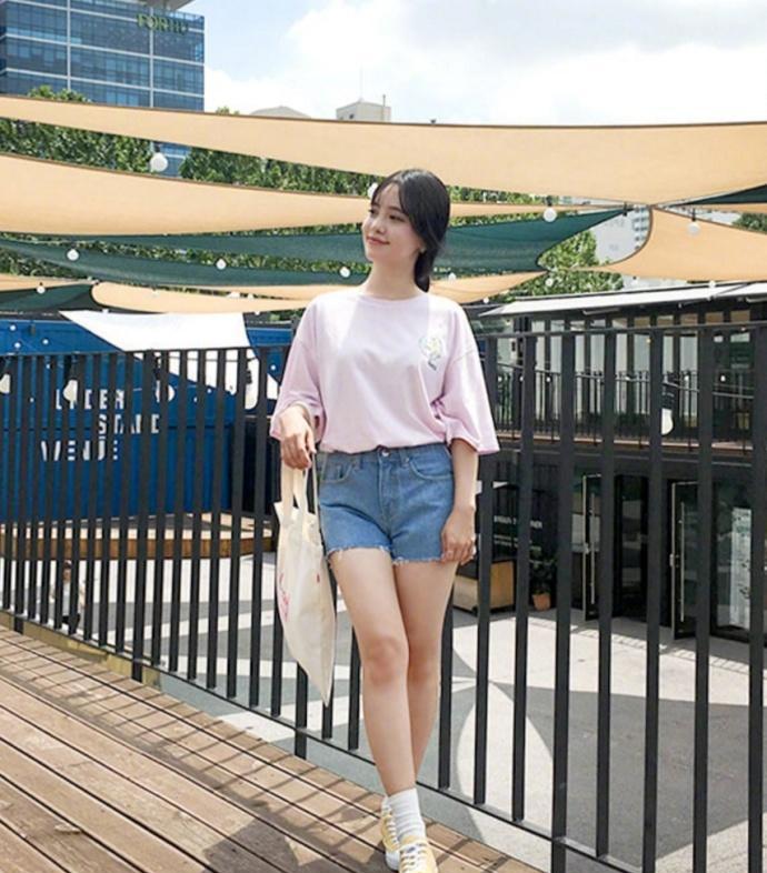 时尚街拍: 155cm的女孩这么穿立马长高10cm, 休闲可爱百变风格