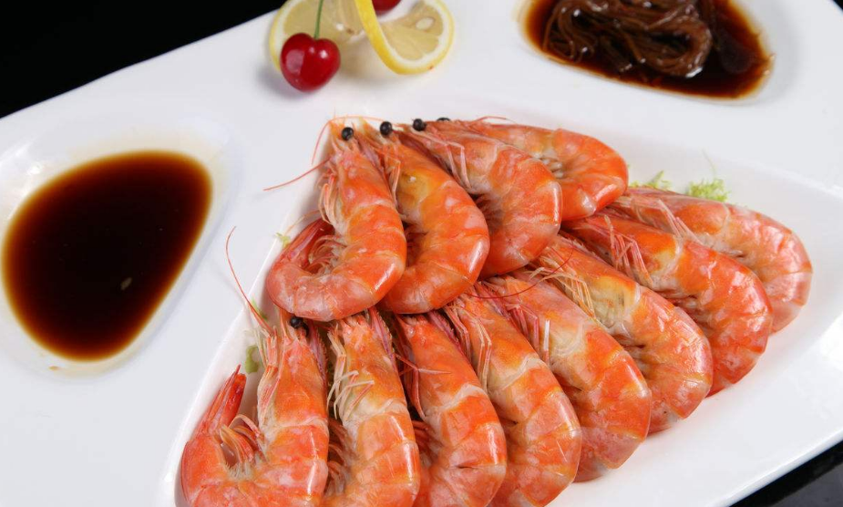 白水煮虾不要直接加水煮!大厨:关键在这3步,虾肉鲜嫩无腥味