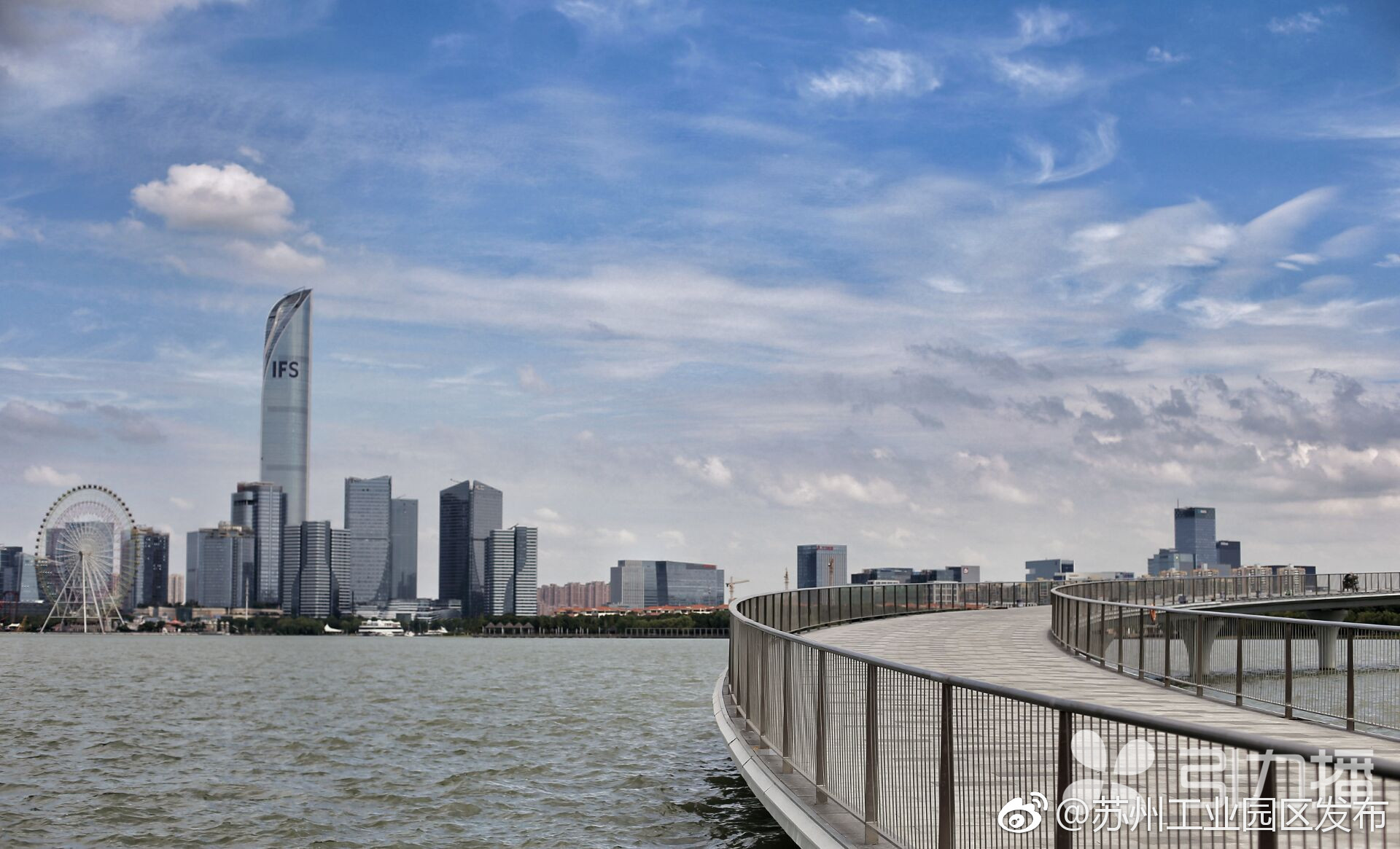 金鸡湖水上栈道进入收尾工程,水中观湖触碰美景