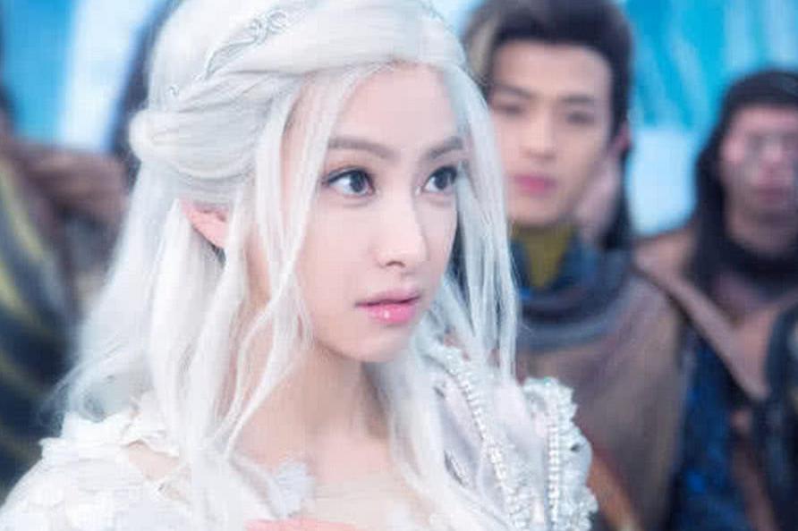 当女星变成白发之后,杨幂秒变御姐,而她颜值碾压四千年美女