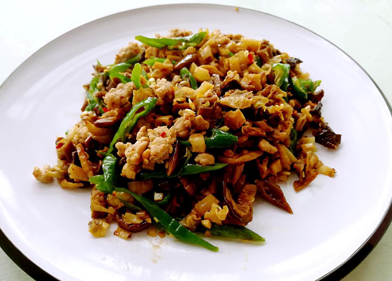 超级简单美味的白辣椒炒肉, 五分钟即可上桌! 手残党也能做