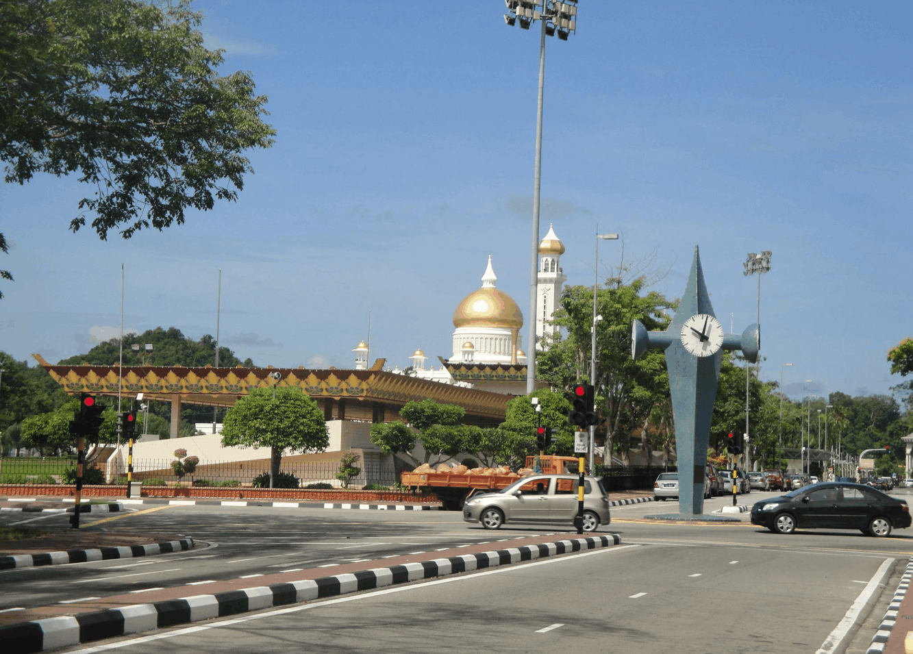 亚洲最有钱的国家, 人均两辆车, 很缺女人男性可娶四个老婆