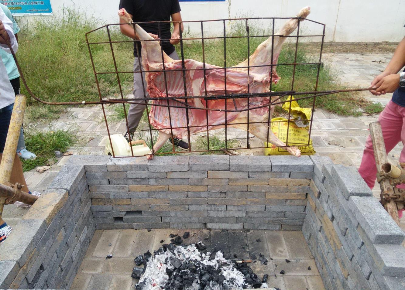 像沙漠人家那样自己在家烤全羊, 不过最后尴尬了