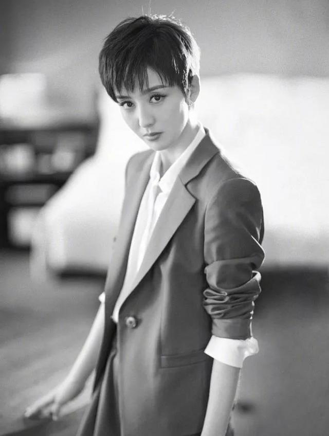 佟丽娅短发不光很美还可以很帅气 新剧女扮男装令人期待