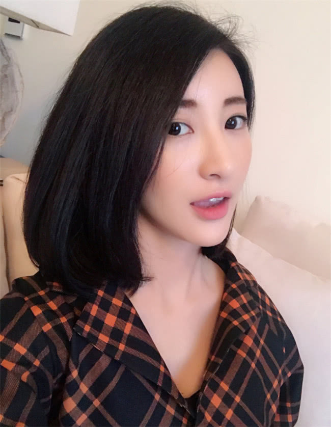 如今的林夏薇,逐渐开始淡出娱乐圈了,除了准备接手家族生意,也开始为