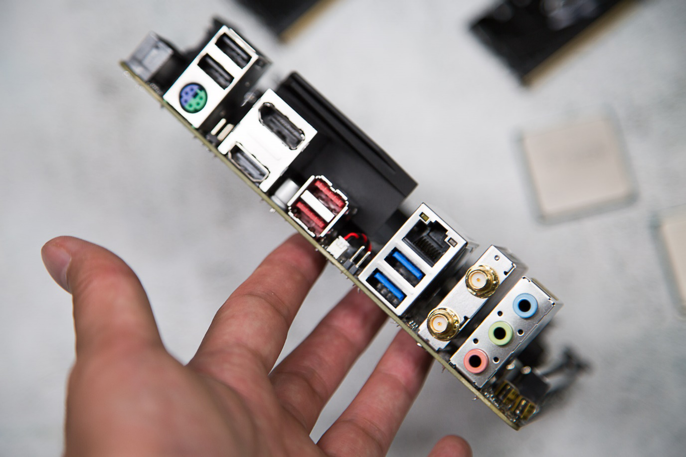 核显玩游戏能行吗amd锐龙r52400gr32200g体验