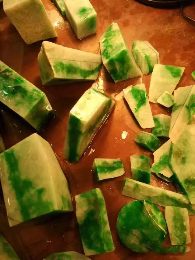 翡翠原石"宁赌一线,不买一片"你不想大涨都难!