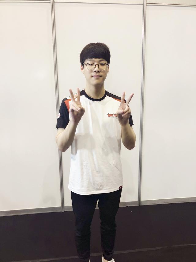 lol-专访smeb:在洲际赛最警惕的队伍是edg 网友:deft半路叛变