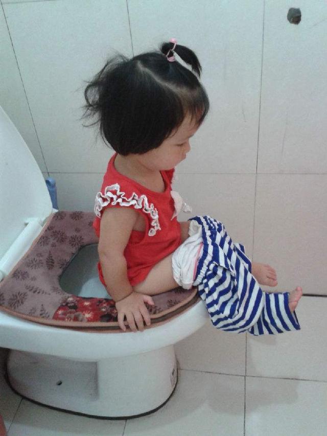 上幼儿园3个月,宝宝往裤裆里拉了7次,说出原因让宝妈心疼不已