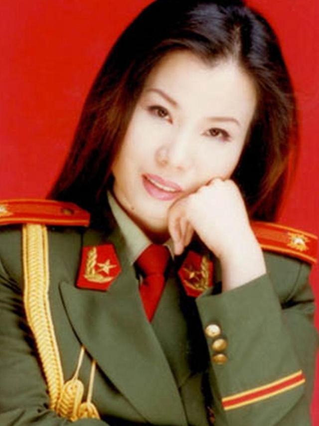 凭借一曲名满全国31岁就春晚爆红37岁演出现场却病发离世