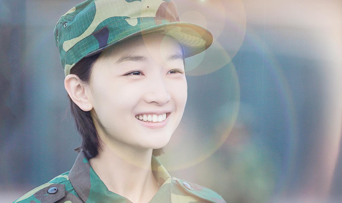 周冬雨军训装太路人, 网友却直呼那就是初恋的样子