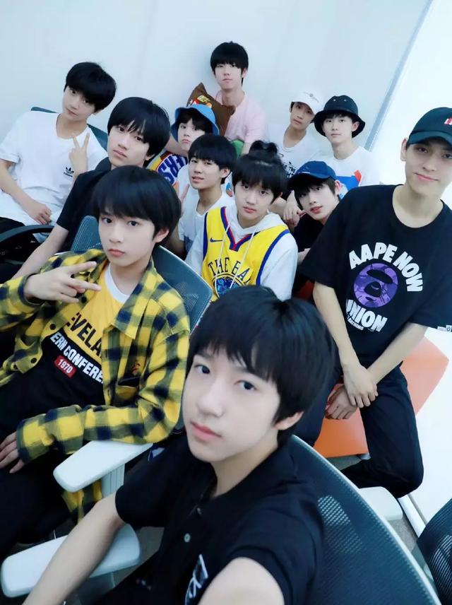 tf二团终于有官博了!取名与tfboys完全不同,已经发布出道预告