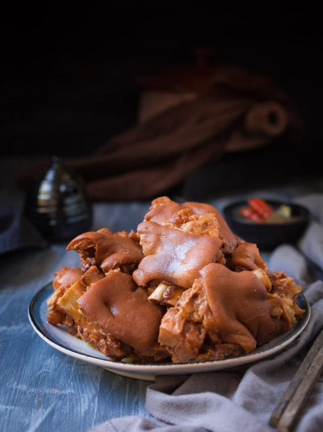 吃一口就放不下的老汤酱蹄花