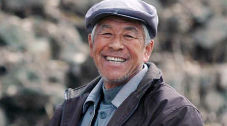 就算正处在事业的巅峰,张洪杰为了照顾妻子,也推掉了很多的片约,在