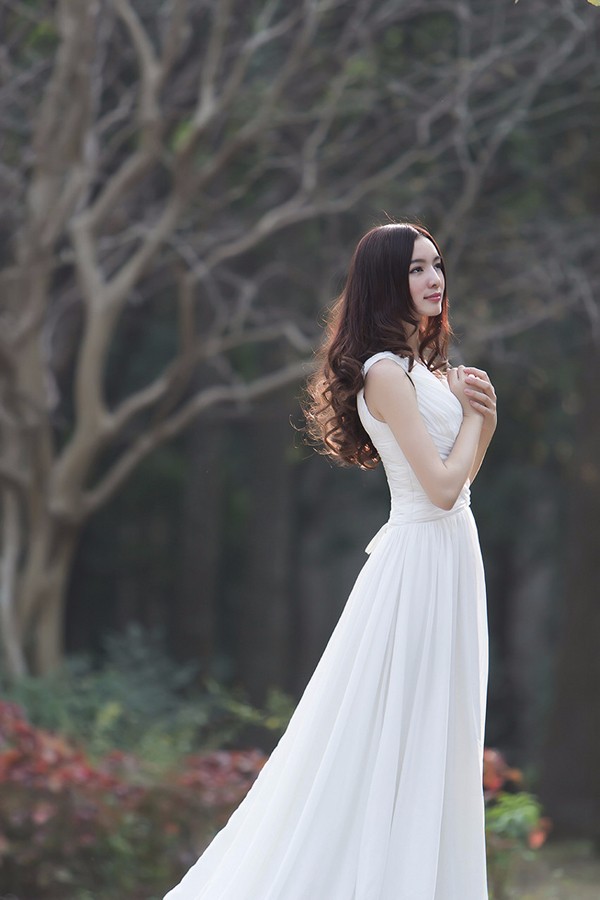 美女摄影气质女生树林唯美高清摄影
