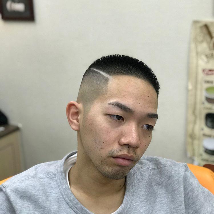 男生小平头发型剪的好照样也很帅