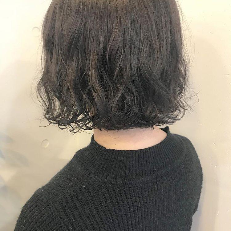 波波头这样烫一烫动感又好看