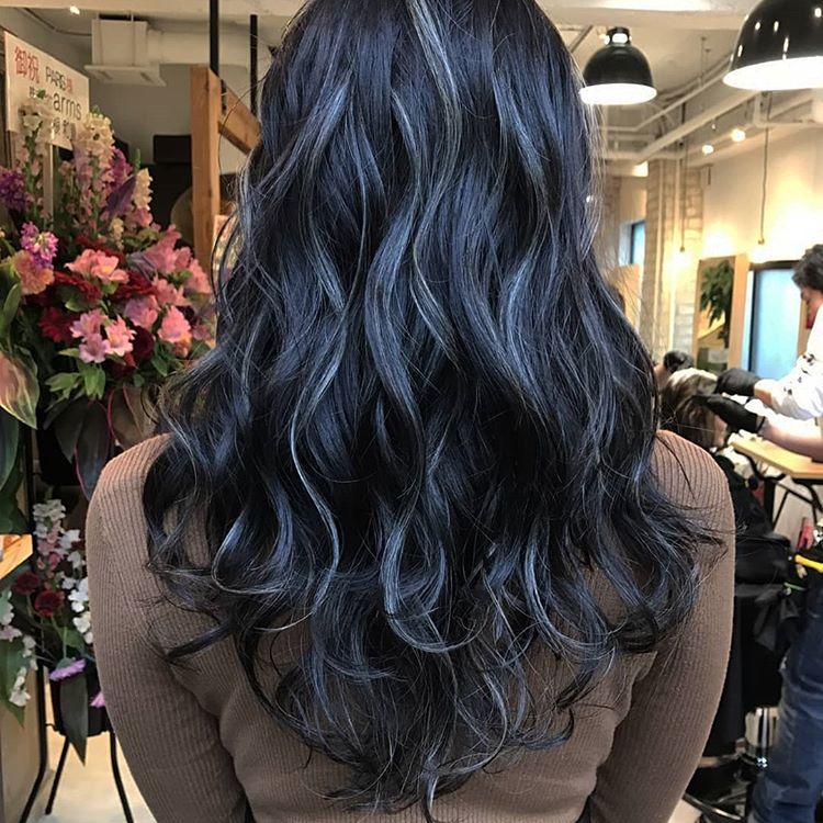 双色的头发浪漫又迷人