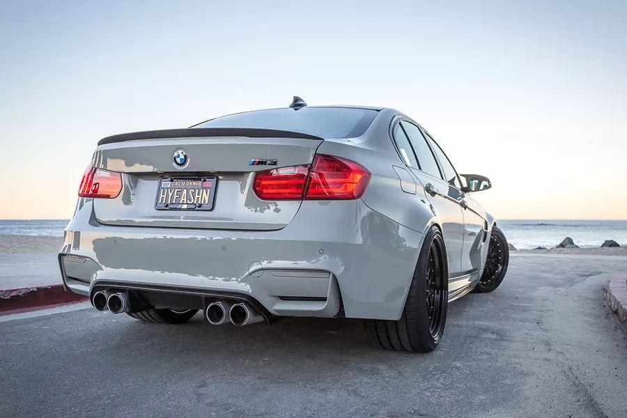 宝马f80它并未走也不会走