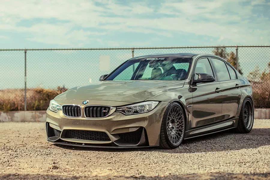 宝马f80它并未走也不会走