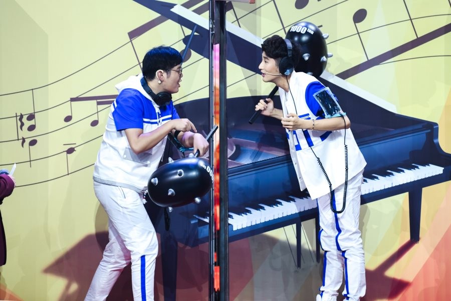 蓝朋友》 展示"读唇语"技能