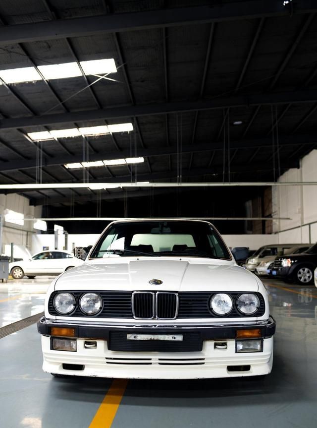 被热烈追捧的经典车!宝马 e30 325i 敞篷版!