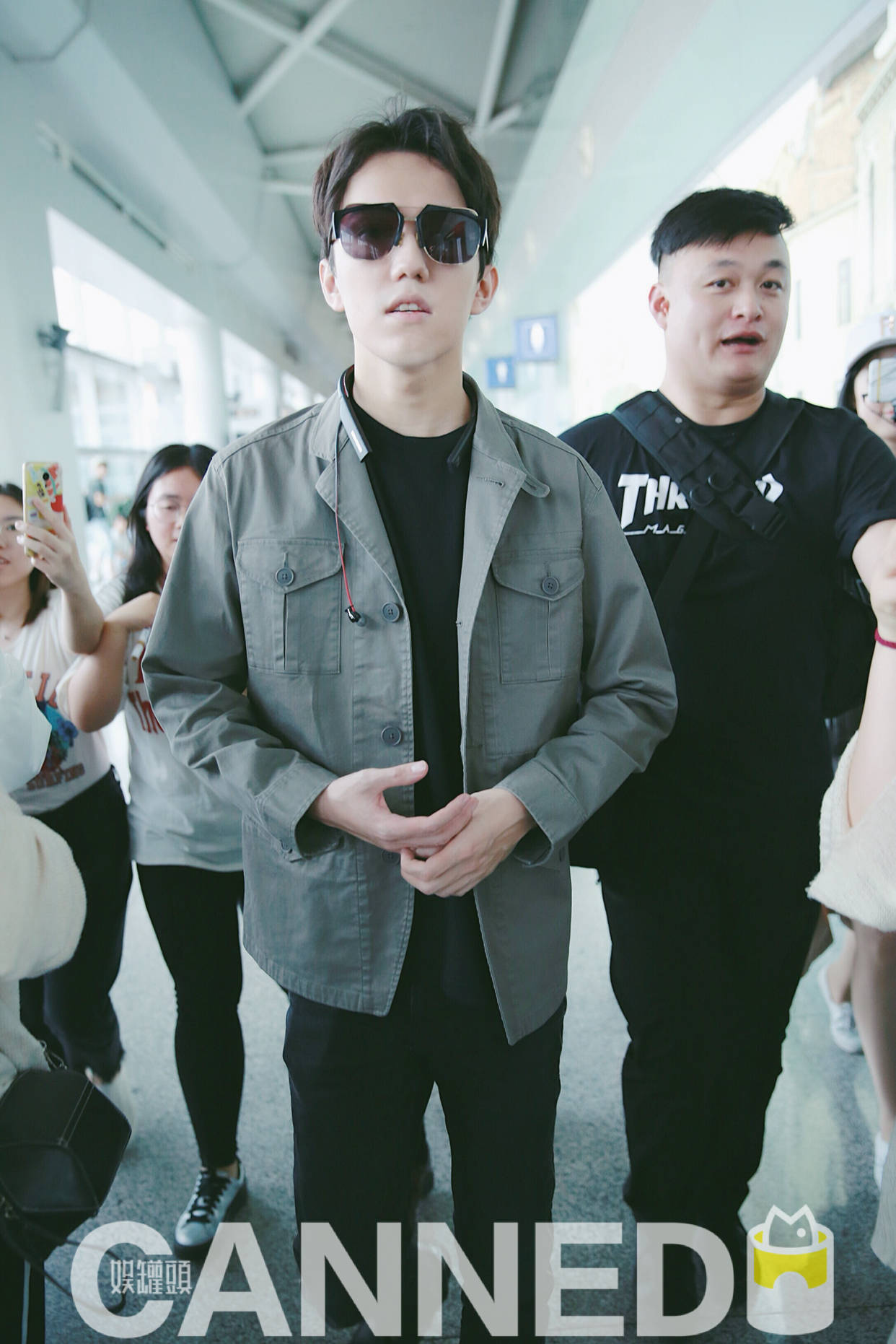 迪玛希现身长沙机场这装扮太酷太帅了