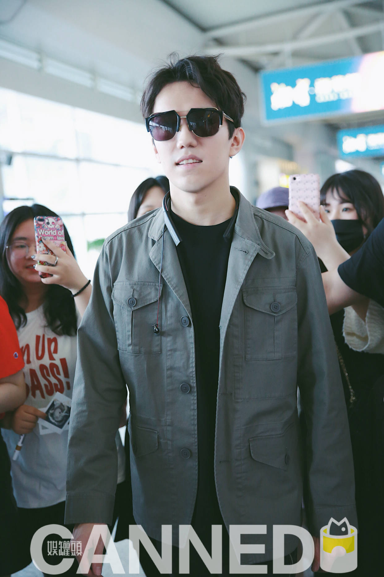 迪玛希现身长沙机场这装扮太酷太帅了