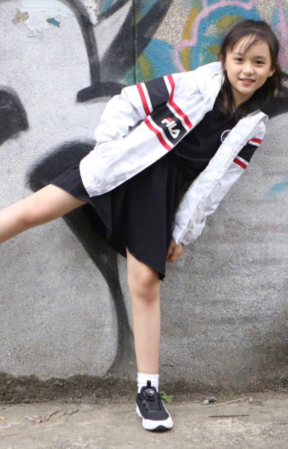 小芈月刘楚恬厉害了,9岁也能秀出大长腿,时尚圈都在等她长大!