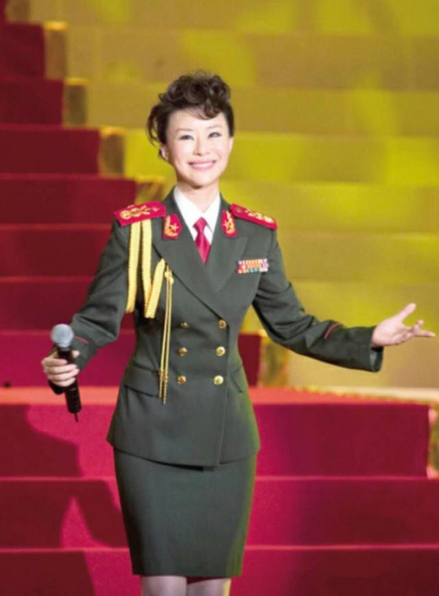 祖海,来自安徽,出生在1976年,父亲是一名电工,祖海从小就喜欢唱歌