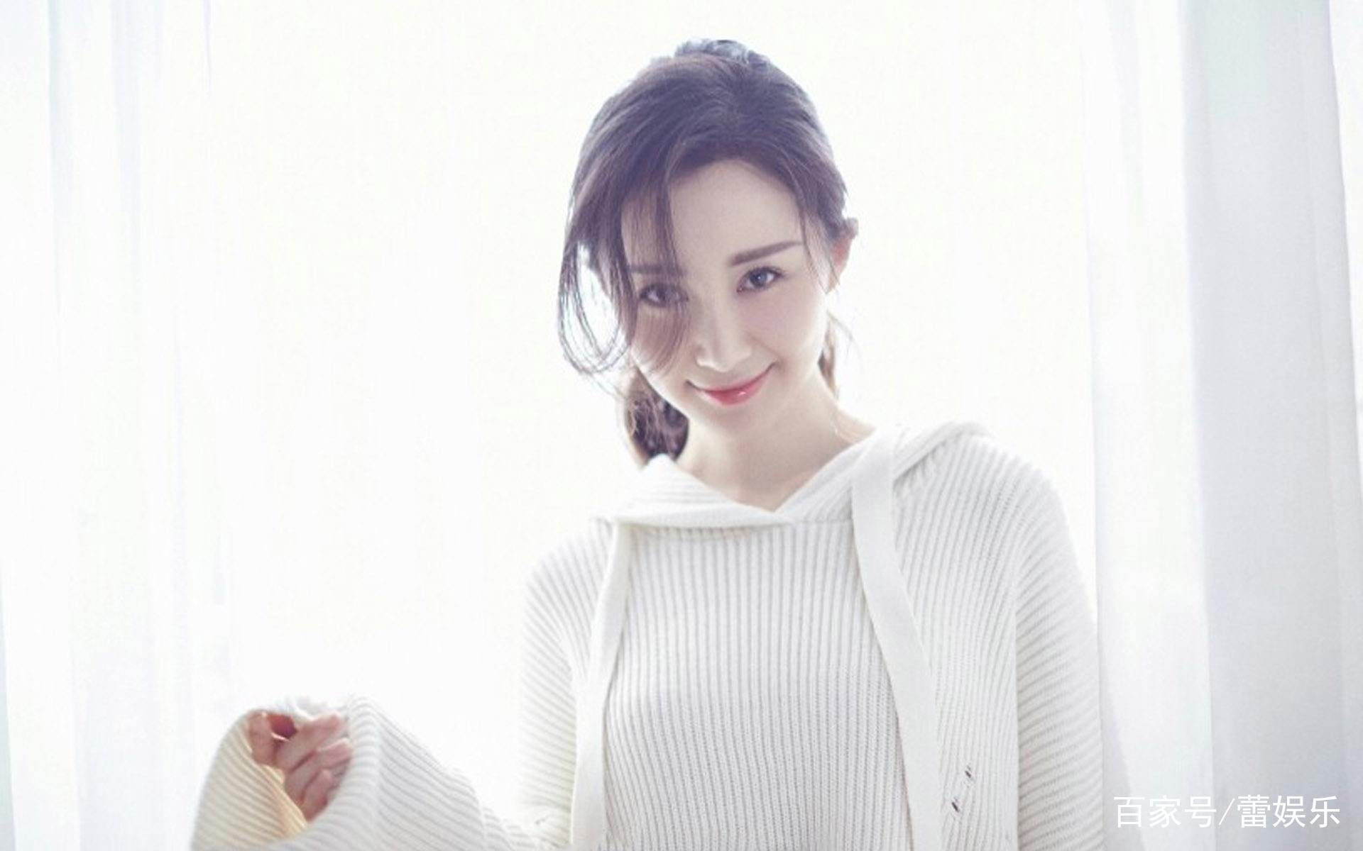 她5岁就已经开始拍戏,入行25年,如今搭档秦俊杰出演古装剧