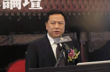 她22岁嫁人豪门当后妈,婚后9年才怀孕,今与12岁儿子一起拍写真