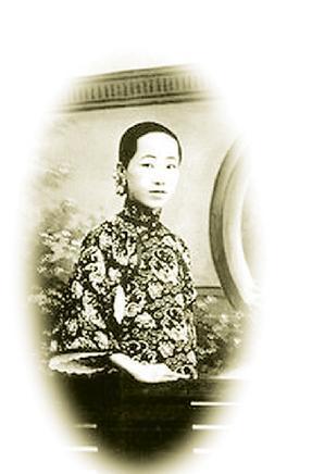 妻子,不仅将家中大小事务料理的井井有条,而且她还负责帮助梅兰芳化妆