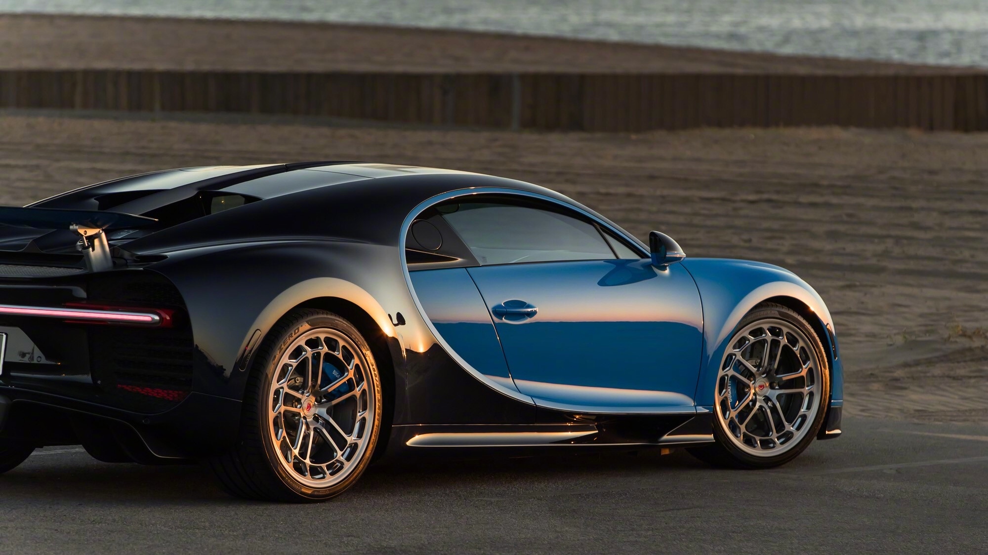 布加迪chiron换了战靴的神龙