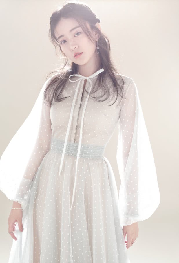 曲小檀太美了穿一条蚊帐裙却像仙女好羡慕蒲巴甲